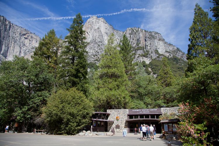 Yosemite Village, California httpsuploadwikimediaorgwikipediacommonscc