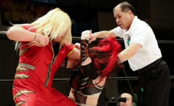 Yoshiko (wrestler) Fake Wrestler Ignores Script Throws Real Punches At Opponent