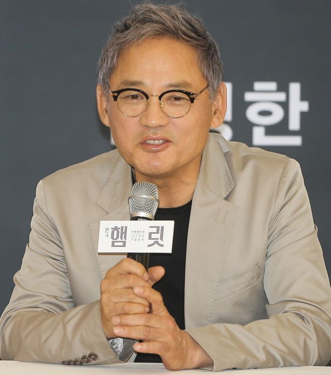 Yu In-chon Veteran actor Yu Inchon to reprise role as Hamlet after 16 years