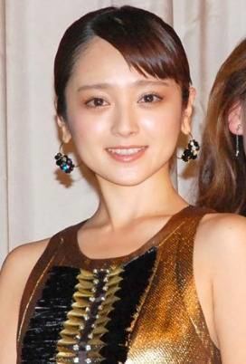 Yumi Adachi Actress Adachi Yumi gets married to photographer Kuwajima Tomoki