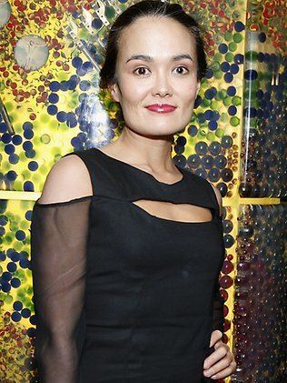 Yumi Stynes Fiance stands by Yumi Stynes after she says sorry to war
