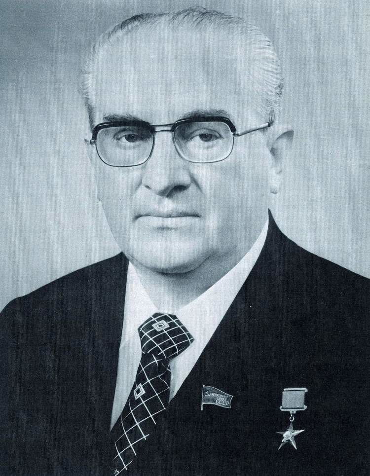 Yuri Andropov httpsuploadwikimediaorgwikipediacommons44