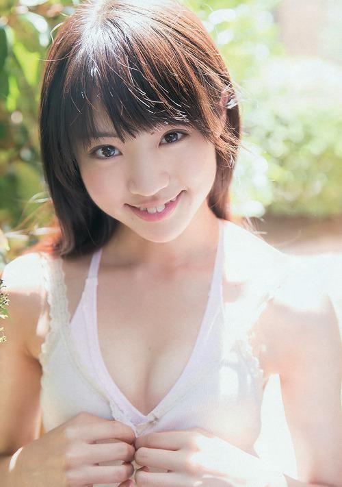 Yuumi Shida smiling and wearing a see through sleeveless shirt with her white bra visible.