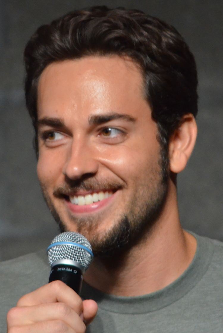 Zachary Levi Zachary Levi Wikipedia ting Vit