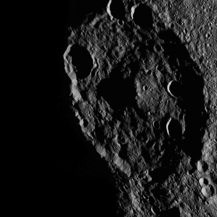 Zadeni (crater)