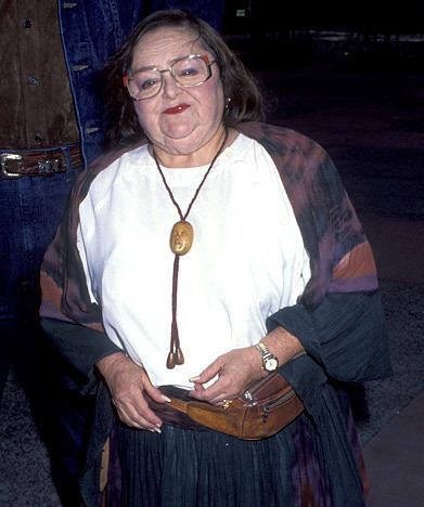 Zelda Rubinstein ZELDA RUBINSTEIN Shortly after suffering a heart attack the 43