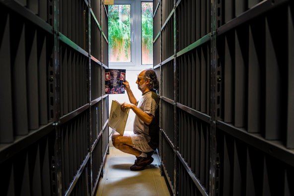 Zero Freitas How to Organize Thousands of Vinyl Records Using Seemingly