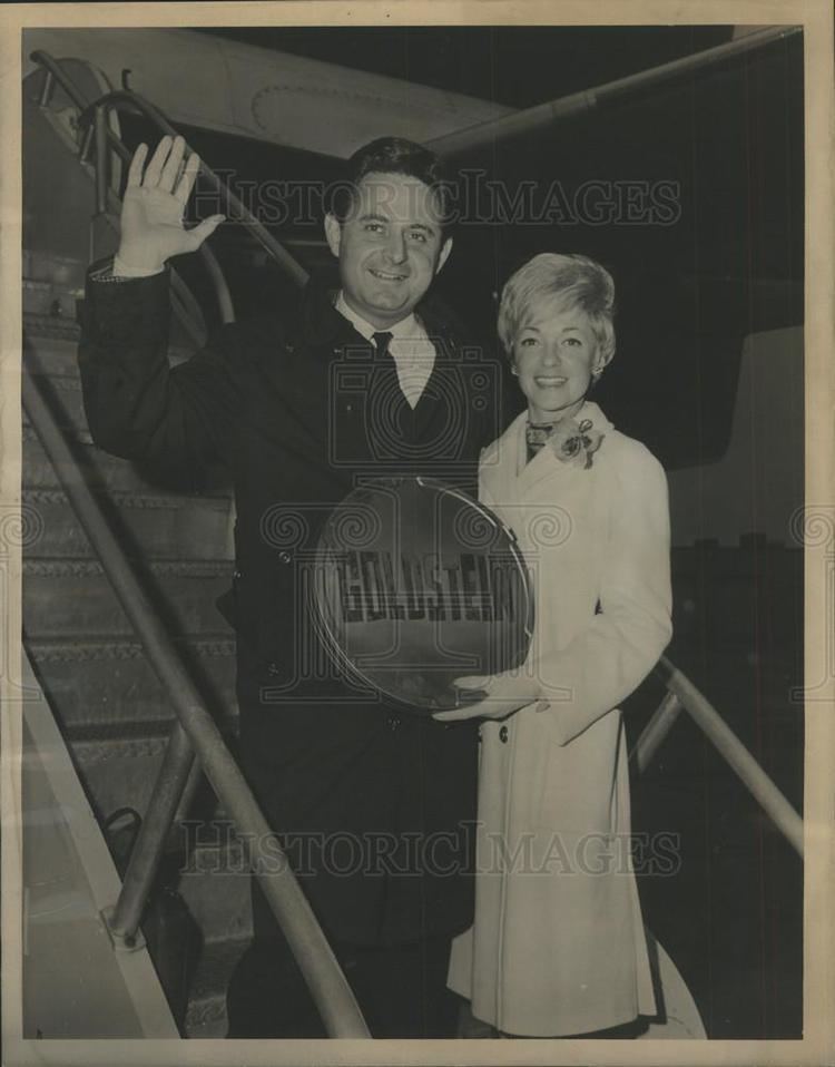 Zev Braun Press Photo Zev Braun American motion picture producer Wife