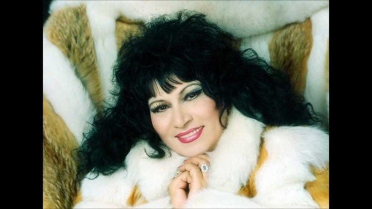 Zeynab Khanlarova Famous Azerbaijani singer Zeynab Khanlarova turns 80 today Kaspi