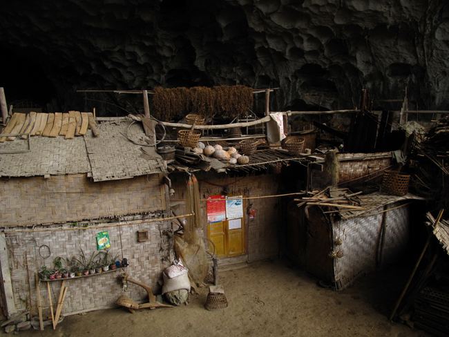 Zhongdong, Ziyun County Zhongdong Miao Village CaveDwelling Tribe AnshunGuizou Travel