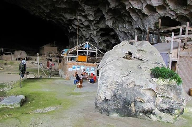 Zhongdong, Ziyun County Incredible Cave Village Zhongdong MiaoChina Mocochoco