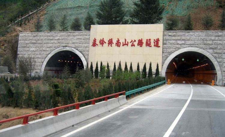 Zhongnanshan Tunnel zhongnanshantunnel1 Images Impact 16 people missing as highway