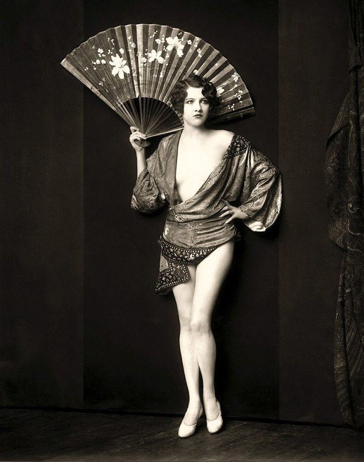 Ziegfeld Follies Photos of girls from the Ziegfeld Follies The Jazz Age Pinterest