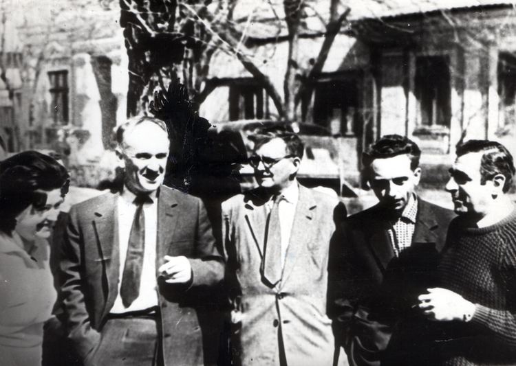 Zlata Tkach Zlata Tkach and her husband Yefim Tkach with a group of Soviet