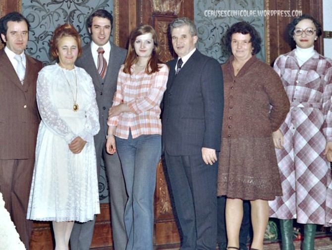 Zoia Ceaușescu posing with her family and wearing a striped dress and jean pants.