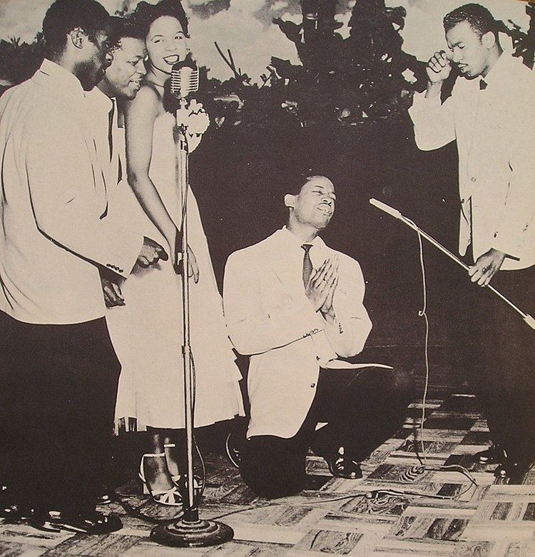 Taylor performing with The Platters