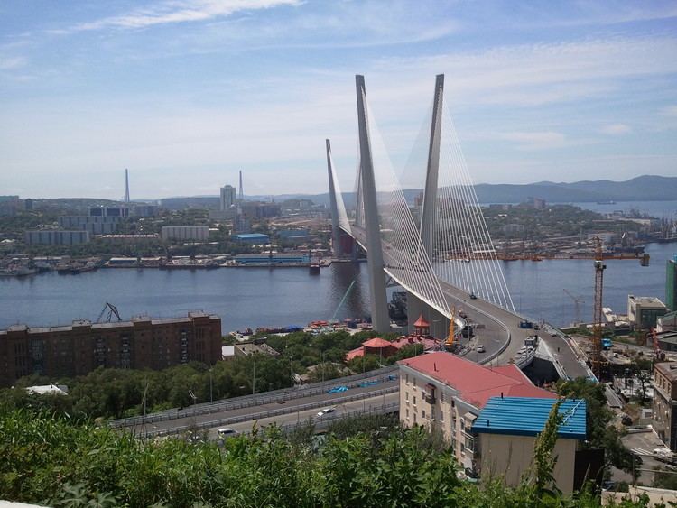 Zolotoy Bridge httpsuploadwikimediaorgwikipediacommons55